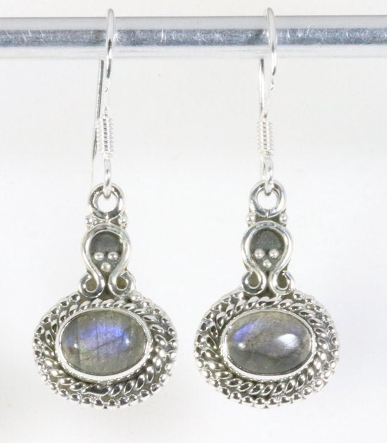 Bewerkte zilveren oorbellen met labradoriet afbeelding 1