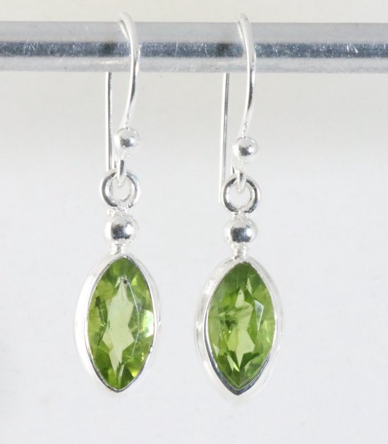 Fijne hoogglans zilveren oorbellen met peridoot afbeelding 1