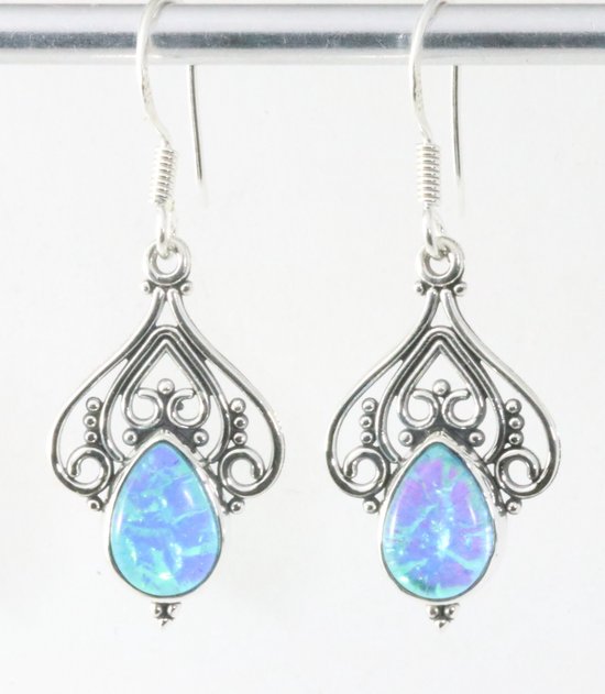 Opengewerkte zilveren oorbellen met blauwe opaal afbeelding 1