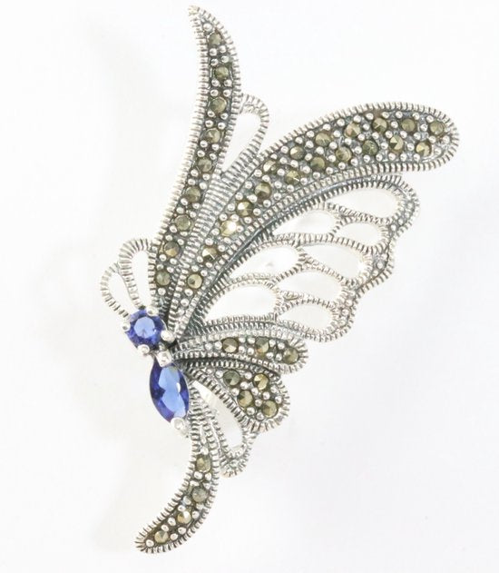 Opengewerkte zilveren vlinder broche met blauwe saffier en marcasiet afbeelding 1