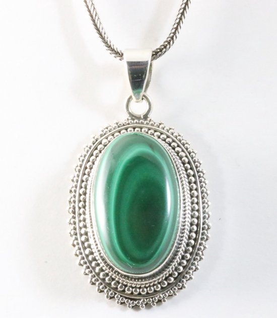 Bewerkte zilveren hanger met grote malachiet steen aan ketting afbeelding 1