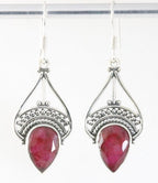 Opengewerkte zilveren oorbellen met robijn afbeelding 1