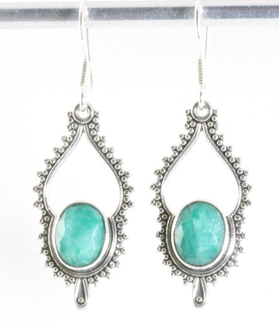 Bewerkte zilveren oorbellen met smaragd afbeelding 1