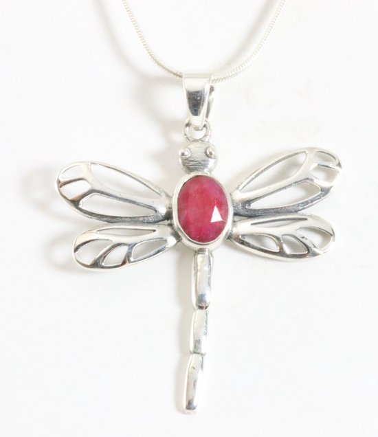 Opengewerkte zilveren libelle hanger met robijn aan ketting afbeelding 1