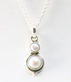 Fijne zilveren hanger met parel aan ketting afbeelding 1