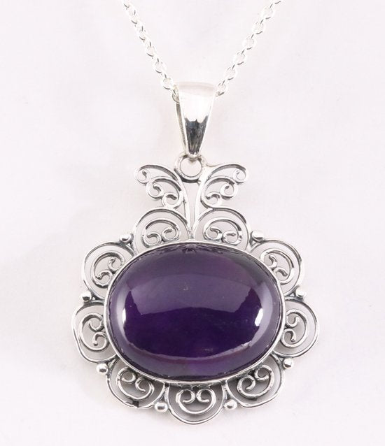 Grote opengewerkte zilveren hanger met amethist aan ketting afbeelding 1