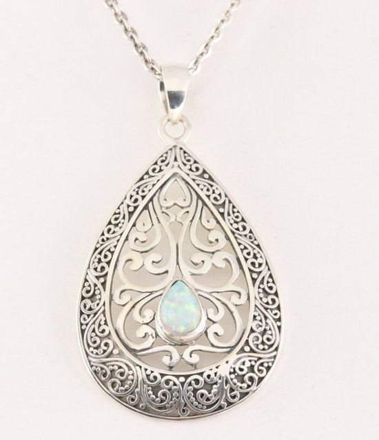 Traditionele bewerkte zilveren hanger met welo opaal aan ketting afbeelding 1