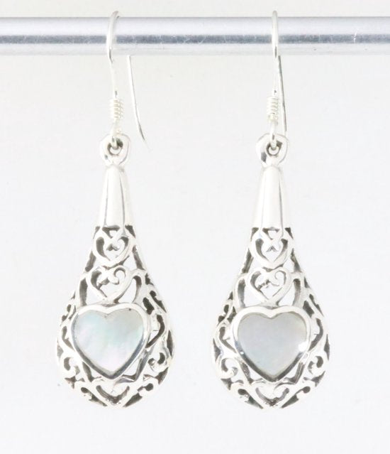 Opengewerkte zilveren oorbellen met parelmoer afbeelding 1