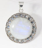 Ronde bewerkte zilveren hanger met regenboog maansteen afbeelding 1