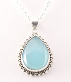 Bewerkte zilveren hanger met aqua chalcedoon aan ketting afbeelding 1