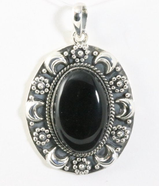 Grote bewerkte zilveren hanger met onyx afbeelding 1
