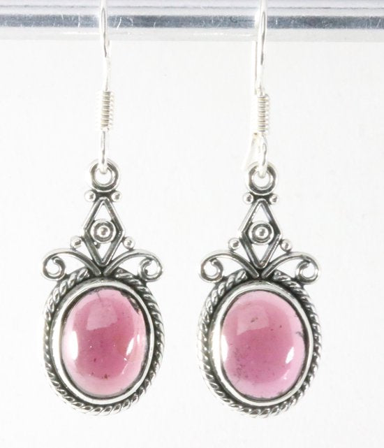 Bewerkte zilveren oorbellen met granaat afbeelding 1