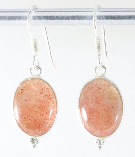 Fijne zilveren oorbellen met rode zonnesteen afbeelding 1