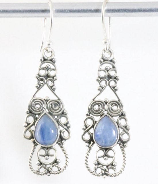 Lange opengewerkte zilveren oorbellen met kyaniet afbeelding 1