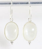 Fijne zilveren oorbellen met witte maansteen afbeelding 1