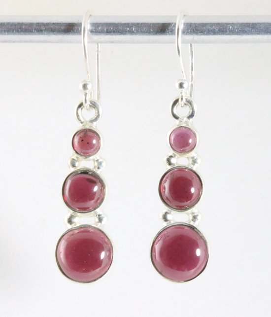 Zilveren oorbellen met granaat afbeelding 1