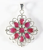 Opengewerkte zilveren hanger met robijn afbeelding 1