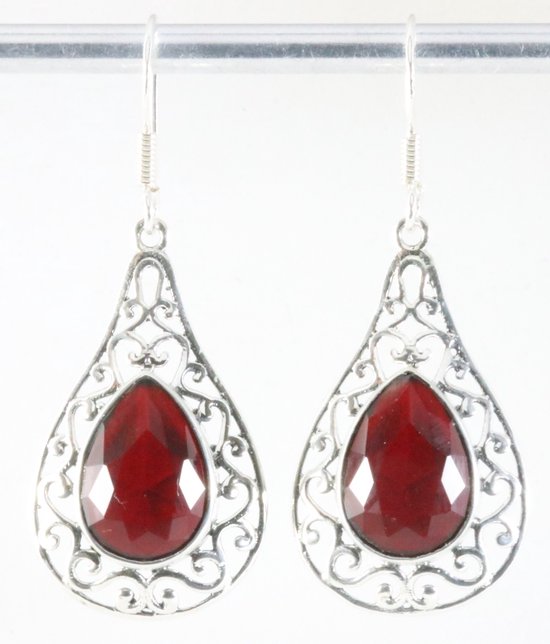 Opengewerkte zilveren oorbellen met robijn afbeelding 1