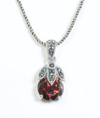 Fijne zilveren hanger met granaat en marcasiet aan ketting afbeelding 1