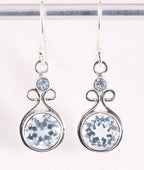 Opengewerkte zilveren oorbellen met blauwe topaas afbeelding 1