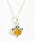 Fijne bewerkte zilveren hanger met amber aan ketting afbeelding 1