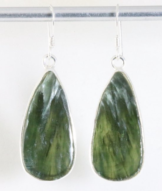 Lange zilveren oorbellen met groene serafiniet afbeelding 1