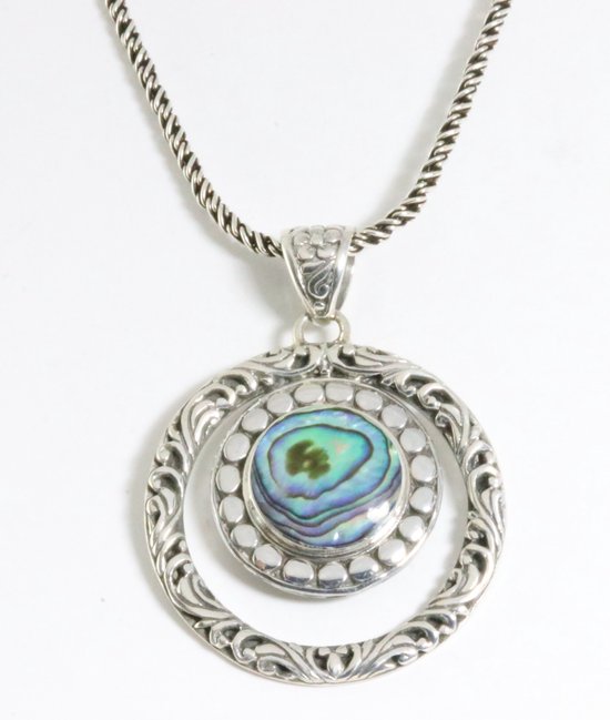 Bewerkte ronde zilveren hanger met abalone schelp aan ketting afbeelding 1