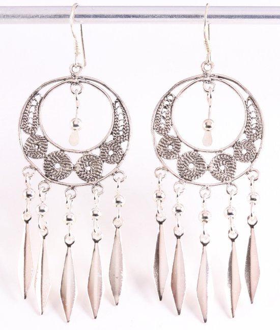 Traditionele lange zilveren filigrein oorbellen afbeelding 1