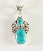 Opengewerkte zilveren hanger met turkoois aan ketting afbeelding 1