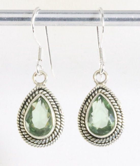 Bewerkte druppelvormige zilveren oorbellen met groene amethist afbeelding 1