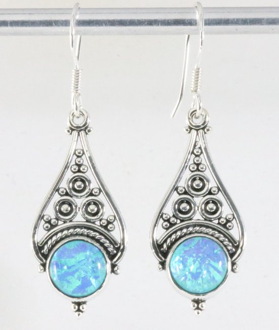 Opengewerkte zilveren oorbellen met blauwe opaal afbeelding 1