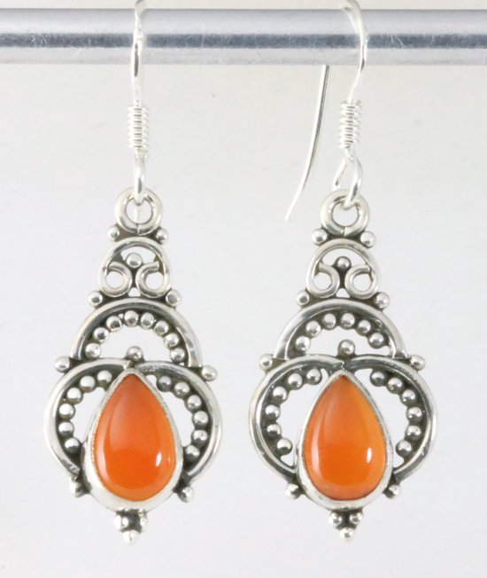 Opengewerkte zilveren oorbellen met carneool afbeelding 1