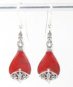 Traditionele bewerkte zilveren oorbellen met rode koraal steen afbeelding 1