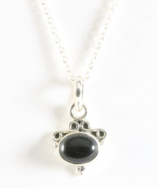 Fijne bewerkte zilveren hanger met onyx aan ketting afbeelding 1