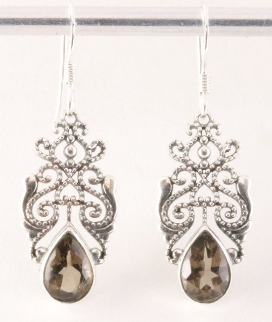 Opengewerkte zilveren oorbellen met rookkwarts afbeelding 1