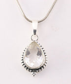 Fijne bewerkte zilveren hanger met bergkristal aan ketting afbeelding 1