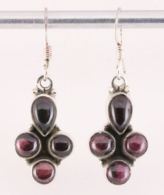 Zilveren oorbellen met granaat afbeelding 1