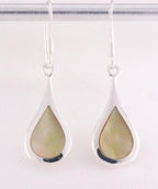 Druppelvormige zilveren oorbellen met goudkleurige schelp afbeelding 1