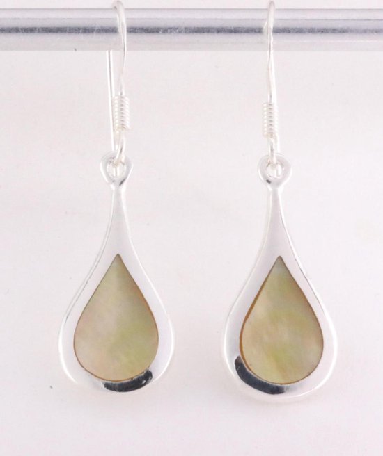 Druppelvormige zilveren oorbellen met goudkleurige schelp afbeelding 1