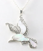 Zilveren kolibrie hanger met parelmoer aan ketting afbeelding 1