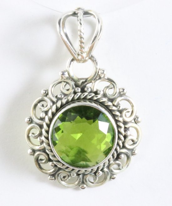 Ronde opengewerkte zilveren hanger met peridoot afbeelding 1