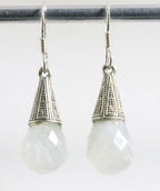 Bewerkte zilveren oorbellen met regenboog maansteen afbeelding 1