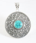 Ronde bewerkte zilveren hanger met turkoois afbeelding 1
