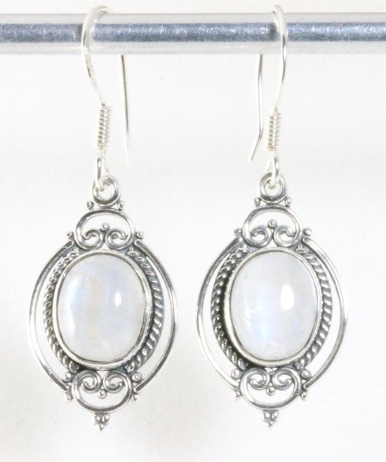 Bewerkte zilveren oorbellen met regenboog maansteen afbeelding 1