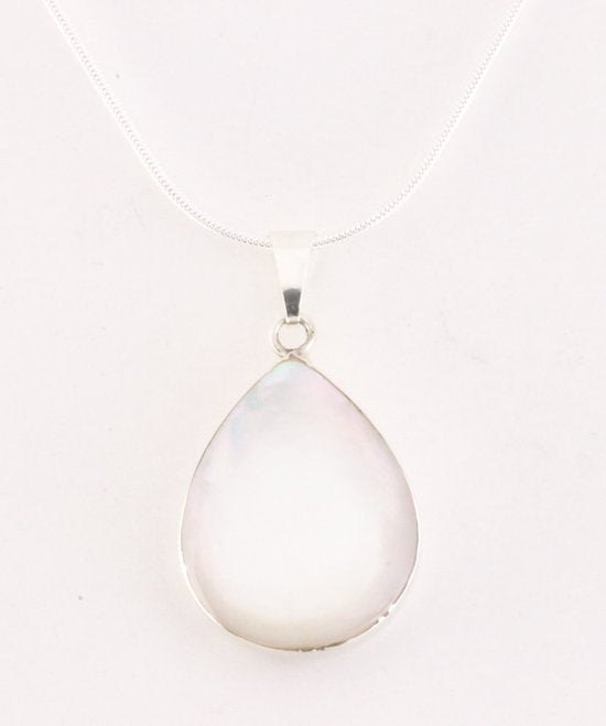 Druppelvormige zilveren hanger met parelmoer aan ketting afbeelding 1