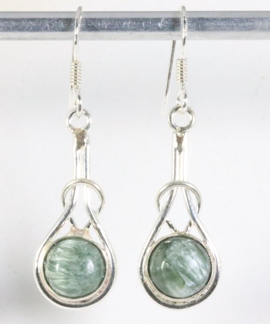 Zilveren oorbellen met groene serafiniet afbeelding 1
