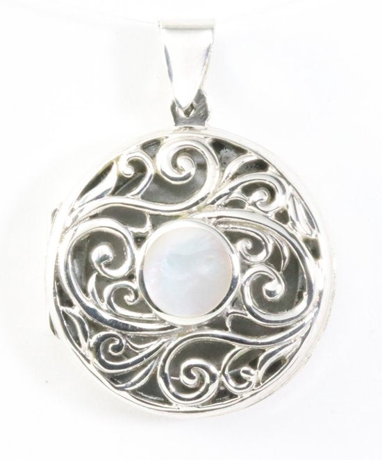 Rond opengewerkt zilveren medaillon met parelmoer afbeelding 1