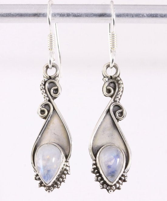 Bewerkte zilveren oorbellen met regenboog maansteen afbeelding 1
