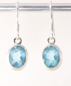 Fijne ovale zilveren oorbellen met blauwe topaas afbeelding 1