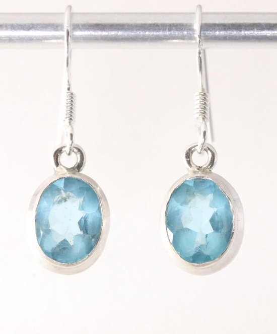 Fijne ovale zilveren oorbellen met blauwe topaas afbeelding 1